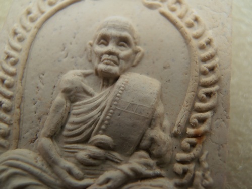 หลวงปู่หมุน พระผงนั่งซุ้มพญานาค ปี2543 วัดบ้านจาน
