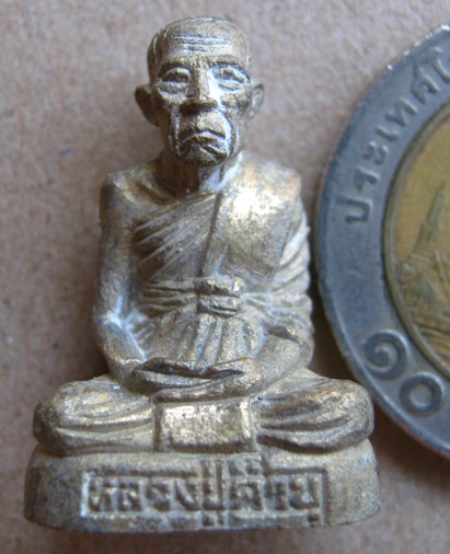 รูปเหมือนมหาลาภ เนื้อทองผสม หลวงปู่คำบุ คุตตะจิตโต วัดกุดชมภู จ.อุบลราชธานี ปี2555