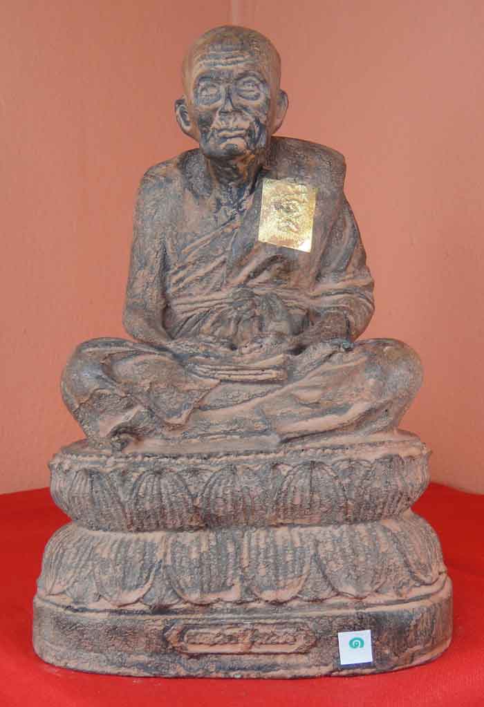 (((วัดใจเคาะเดียว๑๐บาท)))หลวงพ่อทวดเหยียบน้ำทะเลจืด หน้าตัก 5 นิ้ว ศิลาแลงหล่อปัดสีประณีตสวยงาม