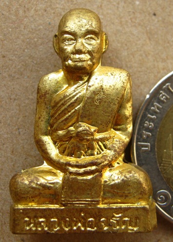 รูปเหมือนปั้มอุดกริ่งรุ่นแรก รุ่นเศรษฐีใหญ่ หลวงพ่อจรัญ วัดอัมพวัน จ.สิงห์บุรี เนื้อทองเทวฤทธิ์ 