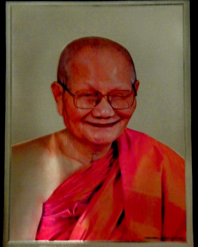 (เคาะเดียว) รูปถ่ายแผ่นทอง หลวงพ่อจรัญ วัดอัมพวัน ขนาด 12*16 นิ้ว (แถมรูปถ่ายหลวงพ่อ 3*2 นิ้ว)