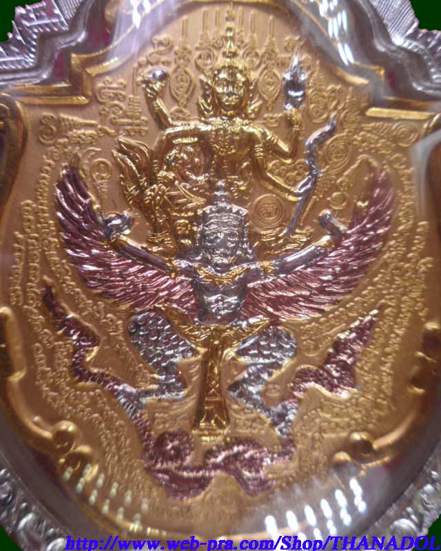 หลวงปู่กาหลงเขี้ยวแก้ว วัดเขาแหลม เหรียญนารายณ์ทรงครุฑรุ่นแรก เนื้อทองแดงชุบสามกษัตริย์  มีโค๊ดและรั