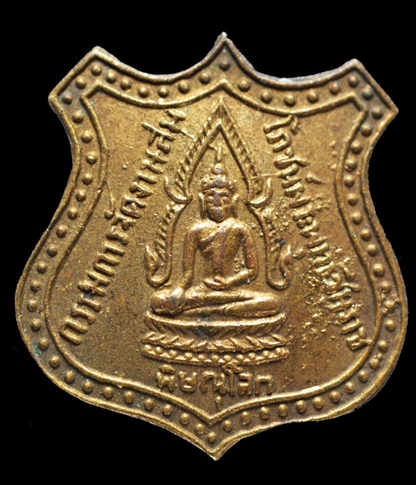 พระพุทธชินราชกาหลั่ยทองข้างเลื่อยหลังเข็มกลัด