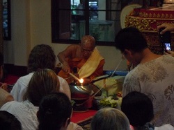 ผ้ายันต์เมตตามหานิยม วัดอุโบสถ อ.สันป่าตอง จ.เชียงใหม่ 2 ผืน แดง ขาว