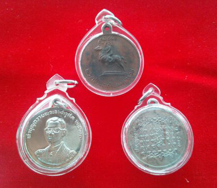 พระเหรียญหลวงพ่อฤาษีลิงดำทีเดียว3รุ่น3องค์