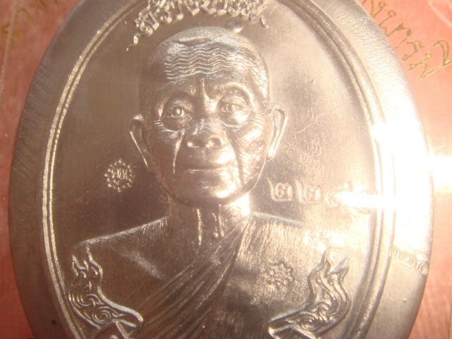 สุดยอดวัตถุมงคลหลวงพ่อคูณรุ่นสร้างบารมีออกวัดถ้ำดาวเขาแก้วปี56เนื้อตะกั่วพิมกรรมการไม่ตัดปีก2295แจก