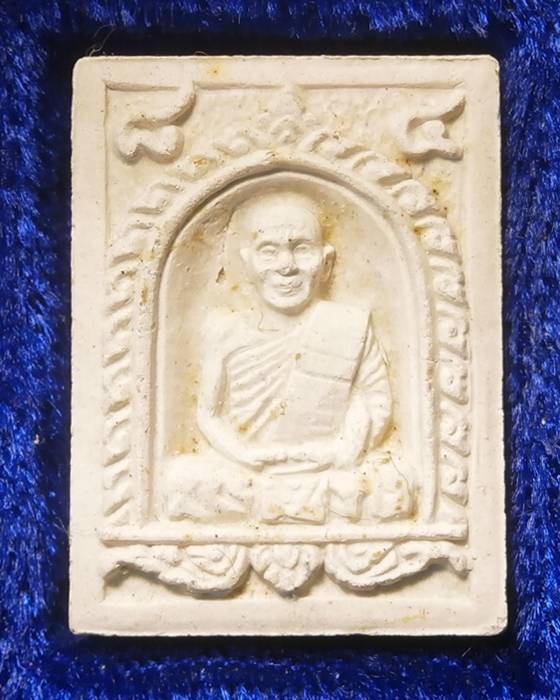 พระผงรูปเหมือนหลวงปู่ม่น วัดเนินตามาก ชลบุรี ปี2537