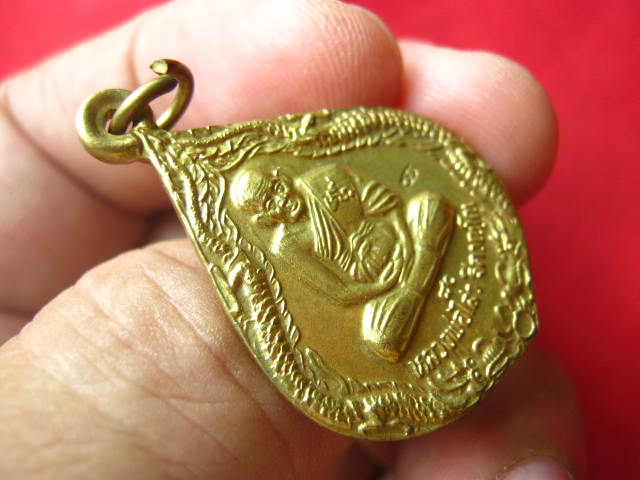 เหรียญหลวงพ่อไสว วัดปรีดาราม นครปฐม ปี 2544 ตอกโค้ด