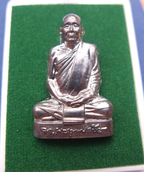 รูปเหมือนปั๊มรุ่นแรกเนื้อตะกั่ว สมเด็จพระญาณสังวร สมเด็จพระสังฆราช ปี 2553 สภาพเดิมพร้อมกล่อง 