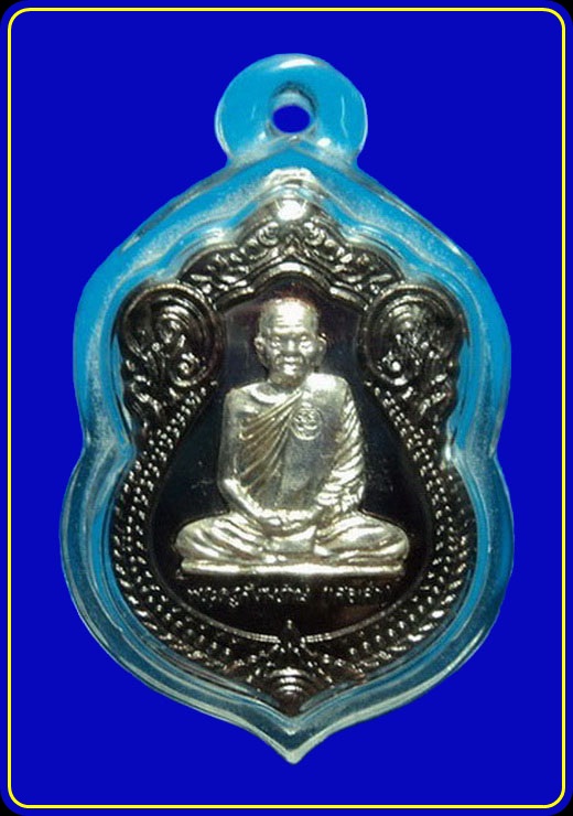 เหรียญรุ่นอายุวัฒนะมงคล 99 พ่อท่านเสือเล็ก วัดควนซาง ตรัง เนื้อรมดำองค์เงิน