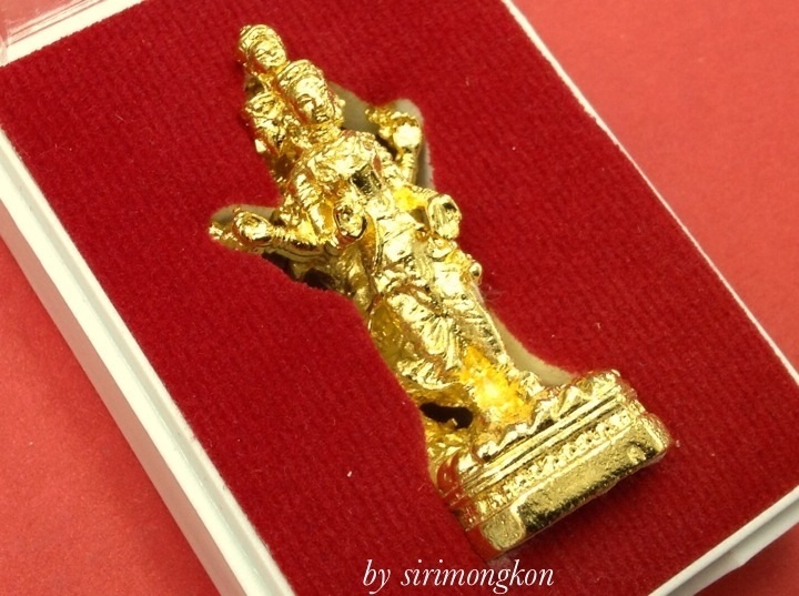พระตรีมูรติ-พระพิฆเนศ รุ่นเทพสถิตย์ ปี44 วัดสุทัศน์ฯ เนื้อกะไหล่ทอง กล่องเดิม (เคาะเดียว)