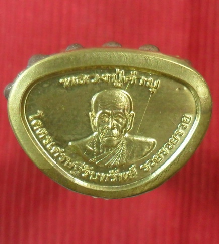 พระกริ่งใหญ่ หลวงปู่คำบุ รุ่น โคตรเศรษฐี รวย รวย รวย เทหล่อโบราณ เนื้อทองผสมมงคล ๙