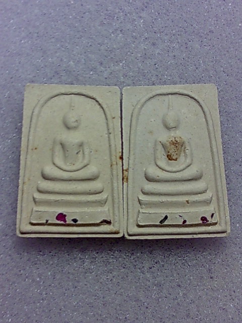พระสมเด็จฝังพลอย ลป ม่น 2องค์สวยเดิมๆครับ