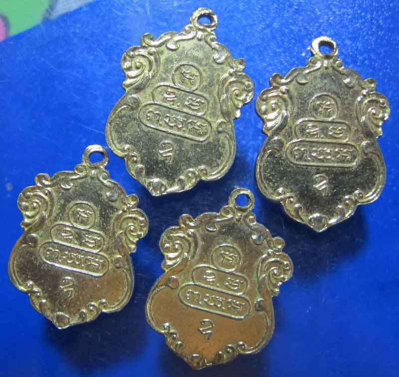 เหรียญเจ้าคุณนร ลงยา 4 สี ไม่ทราบที่