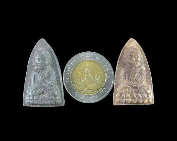 หลวงปู่ทวด พิมพ์เตารีด เนื้อผงไม่ทราบที่