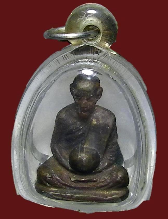หลวงพ่อทบอุ้มบาตร เก่าเก็บเลี่ยมพร้อมใช้รับประกันพระแท้ตามกฎครับ