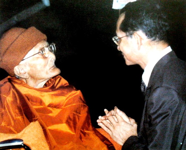 เหรียญหลวงปู่แหวน สุจิณโณ  รุ่นสร้างสถานีอนามัย พ.ศ.2517