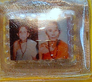 รูปครูบาขาวปี ครูบาชัยยะวงศาพัฒนา หลังผ้ากับสำสี