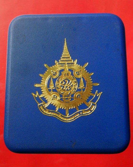เหรียญมิ่งมหามงคล เฉลิมพระชนมพรรษา 6 รอบ ร.๙ เนื้อเงิน พร้อมกล่องสวยๆครับ