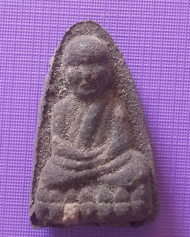 มาเป็นคู่...หลวงปู่ทวด วัดห้วยมงคล รุ่นสร้างพระให้แม่ปี44พิธี สก. เนื้อว่านพิมพ์เตารีดและพิมพ์พระรอด