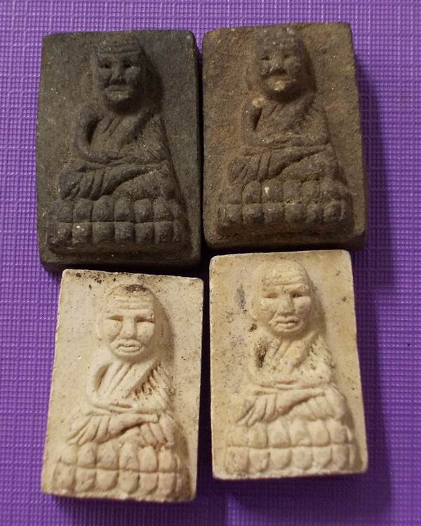 หลวงปู่ทวดวัดห้วยมงคล รุ่นมหามงคลเนื้อว่านหลังฝังข้าวสารหิน+เนื้อเกษรผ่านไฟหลังฝังพลอยเสก ปี 2546
