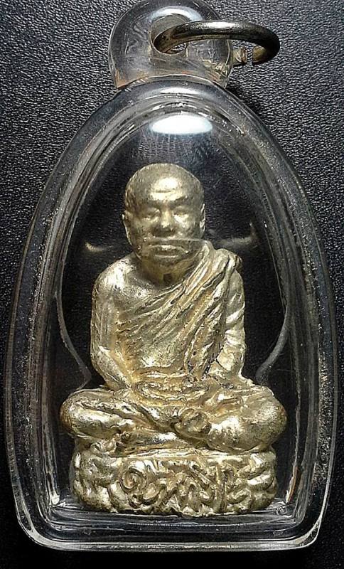 รูปหล่อฐานภูเขา หลวงปู่ศรี มหาวีโร วัดประชาคมวนาราม(ป่ากุง) จ.ร้อยเอ็ด รุ่นสุดท้าย 