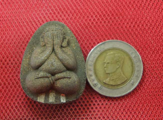 ปิดตานวะมหามงคล แซยิด 76 ปี เนื้อผงใบลาน ตะกรุดเงิน 3 ดอก+โรยผงตะไบพระกริ่งทั้งด้านหน้าและหลัง