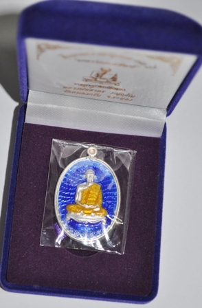 เหรียญมหาโภคทรัพย์ เงินลงยาสีน้ำเงิน เลข 530 พร้อมกล่อง