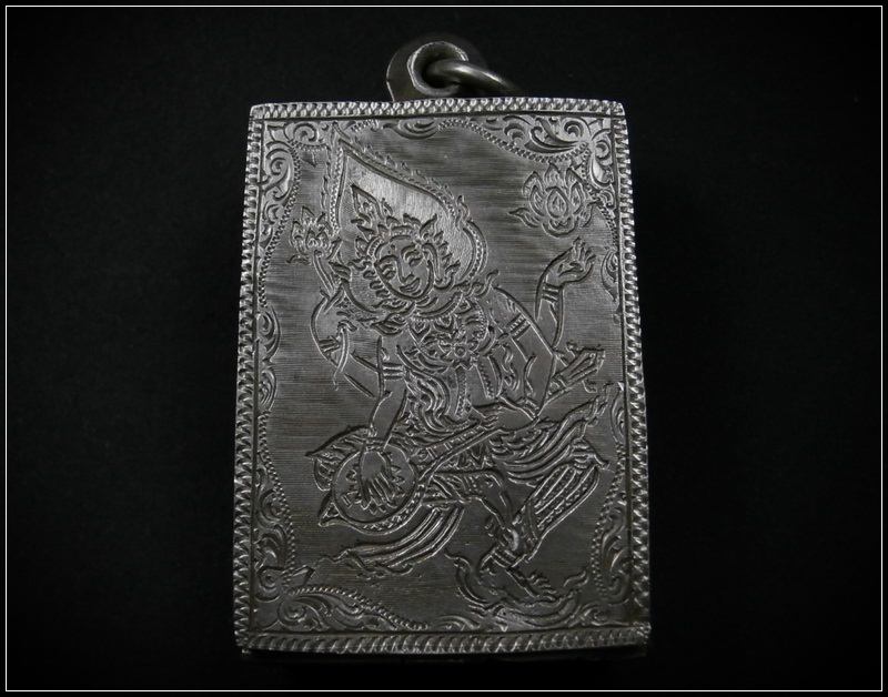 ตลับเงินมือสองใส่พระสมเด็จ..หัวสิงห์ยกซุ้ม..หลังปิดแกะลาย..สวยๆ..