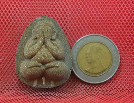 ปิดตานวะมหามงคล แซยิด 76 ปี เนื้อผงใบลาน ตะกรุดเงิน 3 ดอก+โรยผงตะไบพระกริ่งทั้งด้านหน้าและหลัง
