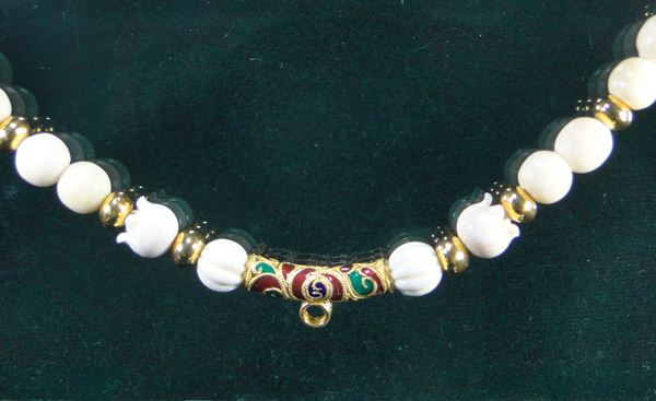 สร้อยงาช้างแท้ ผสมเม็ดทองคำ ข้อโค้งทองคำลงยาสุโขทัย