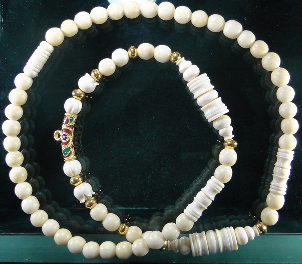 สร้อยงาช้างแท้ ผสมเม็ดทองคำ ข้อโค้งทองคำลงยาสุโขทัย