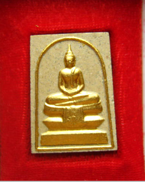 พระพุทธโสธร วัดโสธรวรารามวรวิหาร รุ่นสร้างอุโบสถ ปี 2544 (มวลสารองค์หลวงพ่อ) ปัดทองสวยครับ