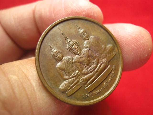 เหรียญพระพุทธมหามณีรัตนปฏิมากร 3 ฤดู หลังปีกาญจนาภิเษก ปี 2539