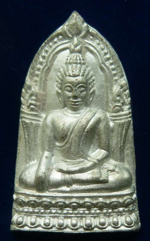 พระพุทธชินราชใบเสมาชินเงิน รุ่นประทานพร ปี 2547 เนื้อชินปรอทขาว พร้อมกล่อง สภาพเดิมๆและหายากแล้ว... 
