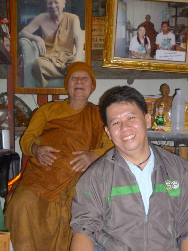 หลวงปู่ครูบาคำเป็ง หลังซุ้มกอ อาศรมสุขาวดีวราราม กำแพงเพชร