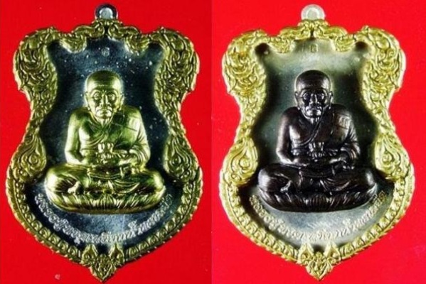 "เคาะเดียวครับ" เหรียญโลห์ใหญ่ "โค๊ต ก" หลวงปู่ทวด ฉลุประกบซุ้ม ปี 36 วัดบวรนิเวศ 2 องค์ 