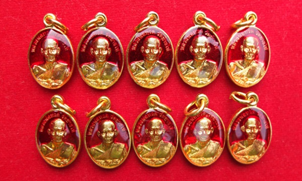 หลวงปู่ทวดวัดช้างให้ พิมพ์เม็ดแตงลงยาสีแดงเคลือบเรซิ่น ปี 55 รวม 10 องค์ พร้อมใบคาถา ซองวัด