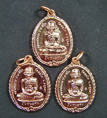 ๓เหรียญหลวงพ่อรวย วัดตะโก รุ่นชนะจนเนื้อทองแดงปี๕๖พร้อมกล่องเคาะเดียว(2)