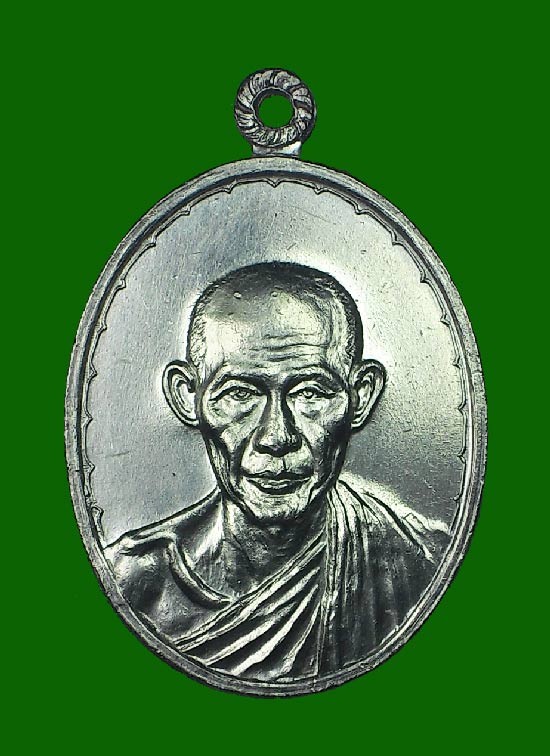 เหรียญหลวงพ่อเกษม เขมโก ปี 2518 กองพันโคราช เนื้อเงิน สภาพสวย หายาก