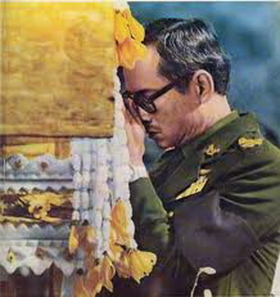 เหรียญหลวงปู่ฝั้น อาจาโร รุ่น 106  ปี 2519 เนื้อทองรมน้ำตาล หายาก สวยๆ (เคาะเดียว)