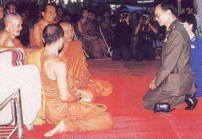 เหรียญหลวงปู่ชอบ ฐานสโม รุ่น ที่ระลึกสร้างสถานีอนามัย ปี 37 เนื้อทองแดง รมน้ำตาล สวยแชมป์ (เคาะเดียว