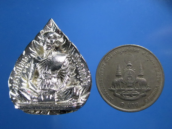 เหรียญหล่อนั่งใบโพธิ์ หลวงพ่อพูล วัดไผ่ล้อม ไตรมาสปี 40 อายุ 85 ปี เนื้อเงิน โค๊ด+เลข 480 