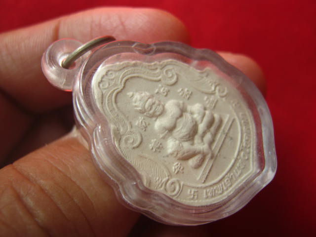 หลวงพ่อโตเนื้อผง วัดหลักสี่ บ้านแพ้ว สมุทรสาคร พร้อมตลับพลาสติก