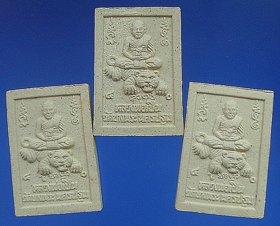 พระสมเด็จ....ล.พ.เปิ่น วัดบางพระ....ชุด ใหญ่ ได้ ดี ครับ