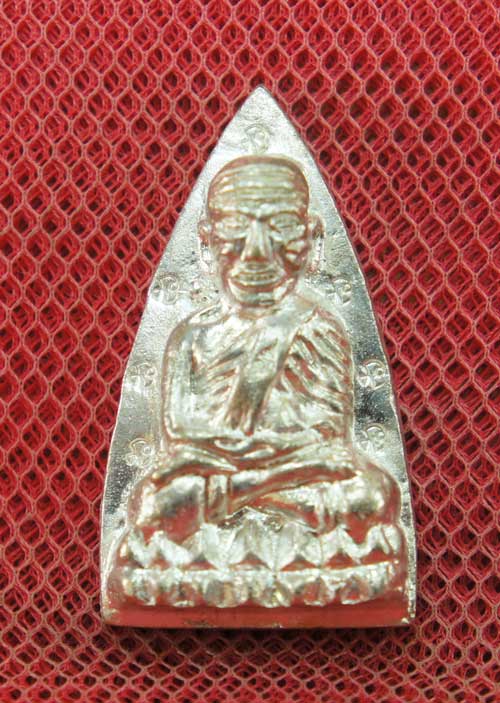 หลวงปู่ทวดหลังเตารีดหล่อโบราณวัดบวรนิเวศวิหาร เนื้อนวะโลหะแก่เงิน 12 โค๊ด หมายเลข 162 ปี 43 