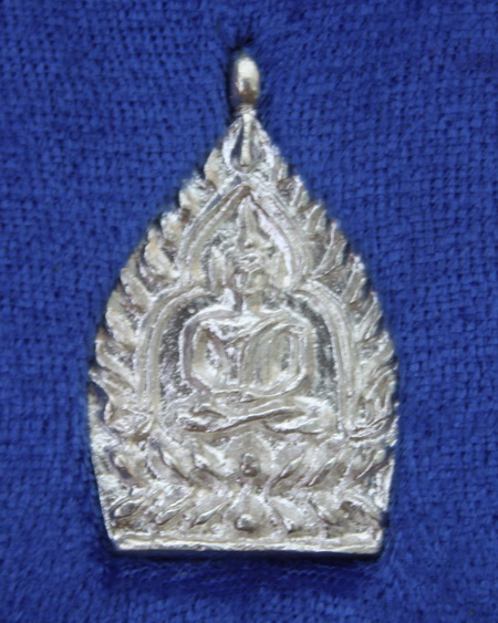 เจ้าสัวหลวงพ่อพรเนื้อเงินมีจารพร้อมกล่อม