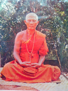ปีใหม่คับ รูปกระดาษ หลวงปู่ครูบาชัยยะวงศาพัฒนา หลังคติธรรม(2)