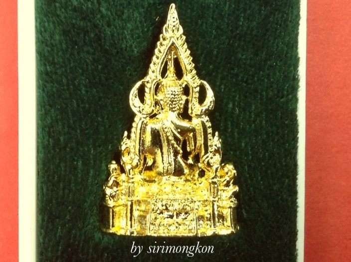 พระพุทธชินราชลอยองค์ เนื้อกะไหล่ทอง ที่ระลึกงานเททองหล่อพระประธาน ปี48 กล่องเดิม(เคาะเดียว)