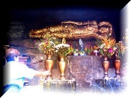 เหรียญ พระพุทธไสยาสน์ (อายุ 2,000 ปี) ภูค่าว กาฬสินธุ์ เนื้อนวะโลหะ  ปี 37 สวยแชมป์  (เคาะเดียว)